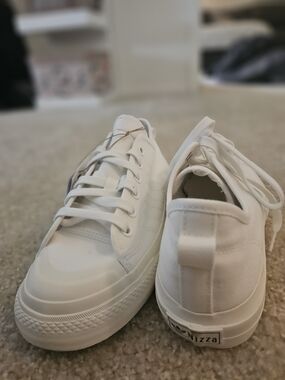 New Adidas Nizza Rf - Size 8